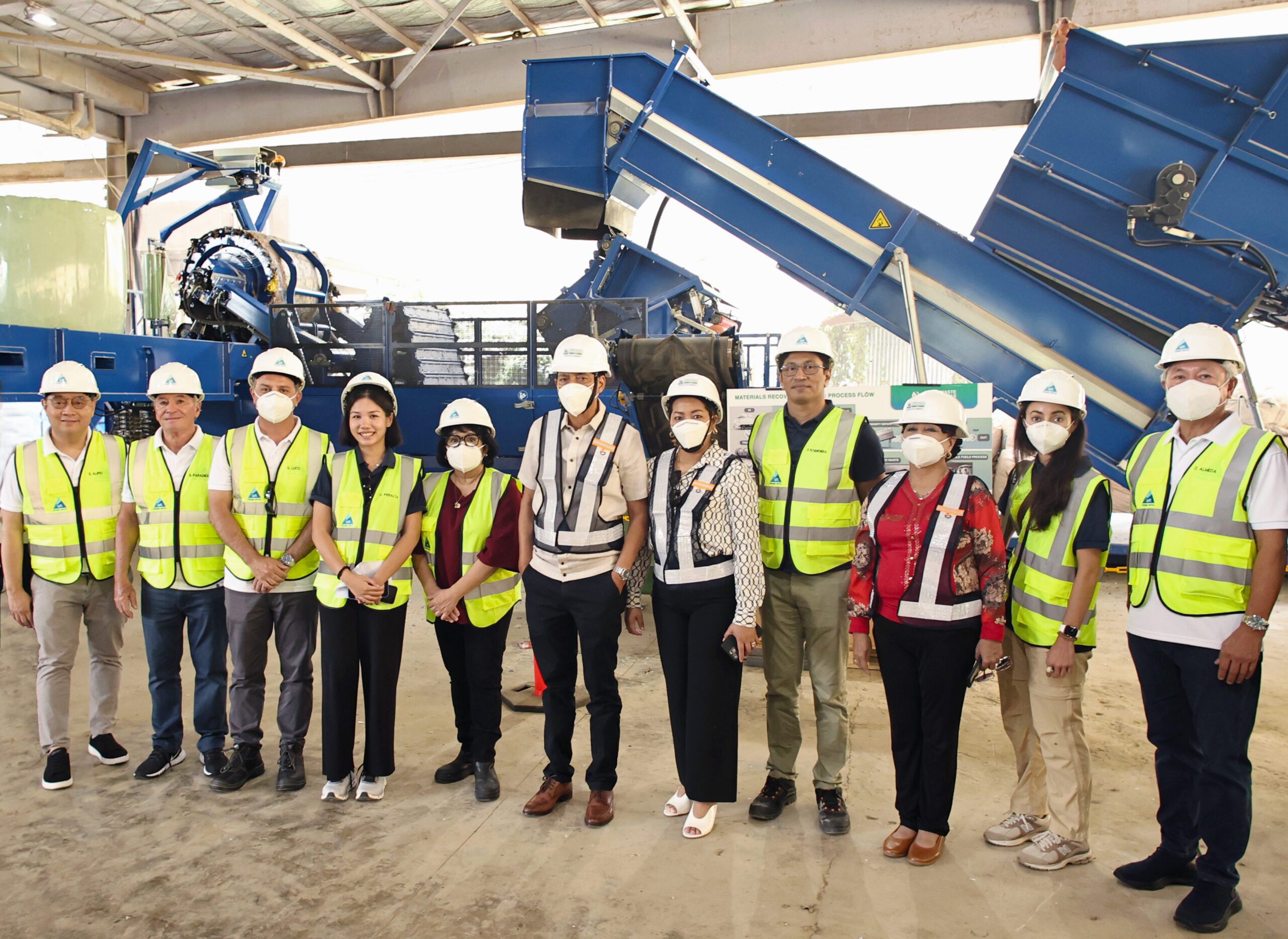 L-R: Chief Financial Officer Sandy Alipio, Director Steve Paradies, President and CEO Guillaume Lucci, Market Sector Lead for Waste Cara Peralta of Prime Infra; DENR Secretary Ma. Antonia Yulo-Loyzaga; Cebu City Mayor Mike Rama and wife, Malou; Prime Infra WasteFuel Technical Advisor Paul Puthenpurekal; Consolacion Mayor Teresa Alegado; PWS Chair Katrina Razon; and Donato Almeda of the Razon Regulatory Group at the inauguration of Prime Waste Solutions’ automated Materials Recovery Facility in Cebu City.